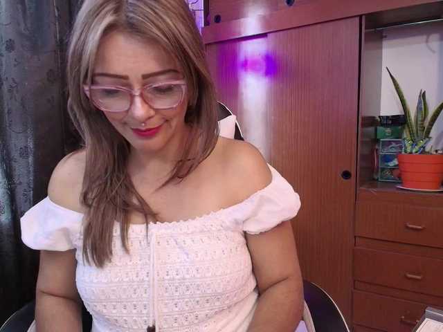 CarolMissoficial live cam on BongaCams