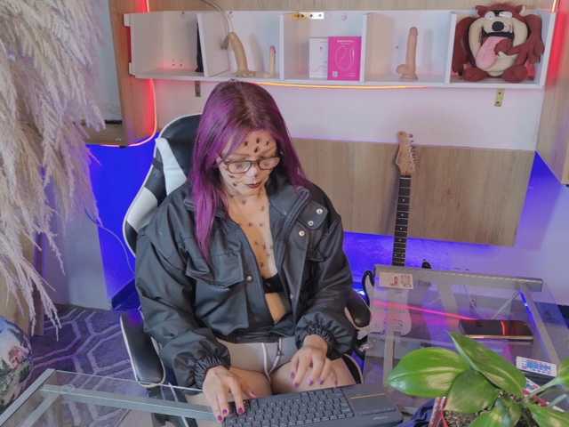 CarolMissoficial live cam on BongaCams