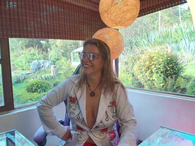 CarolMissoficial live cam on BongaCams