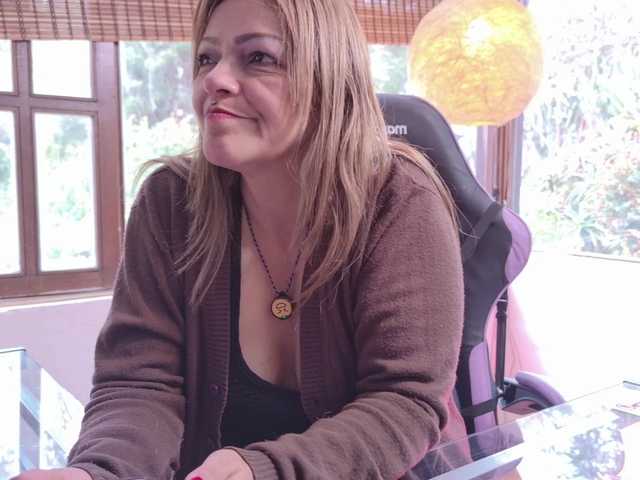 CarolMissoficial live cam preview