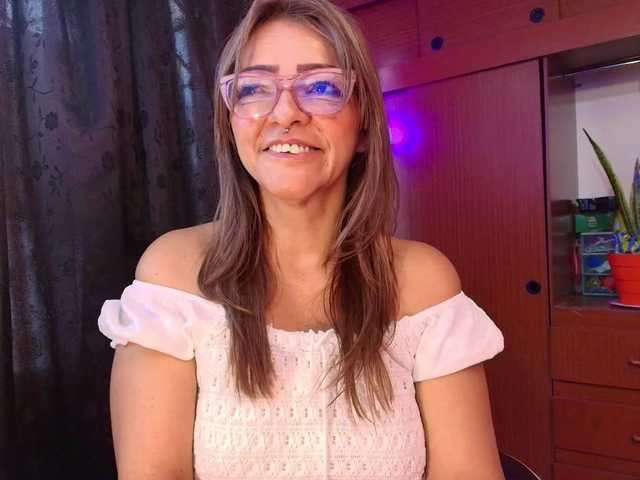 CarolMissoficial live cam on BongaCams