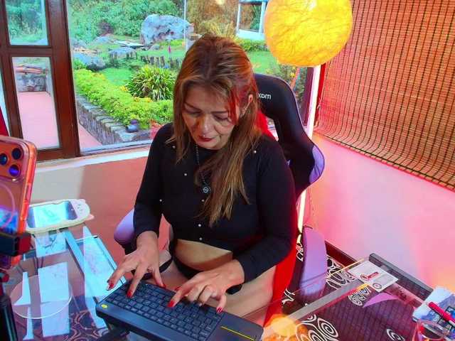 CarolMissoficial live cam on BongaCams