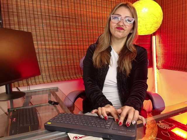 CarolMissoficial live cam on BongaCams