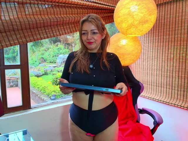 CarolMissoficial live cam on BongaCams