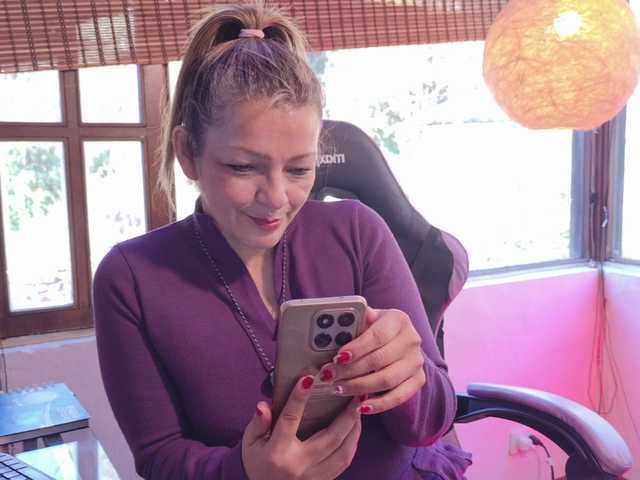 CarolMissoficial live cam on BongaCams