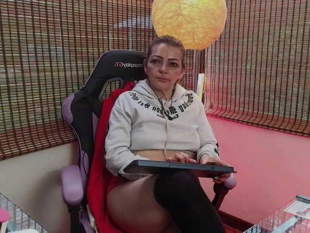 CarolMissoficial live cam on BongaCams