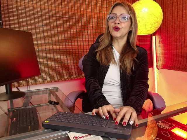 CarolMissoficial live cam on BongaCams