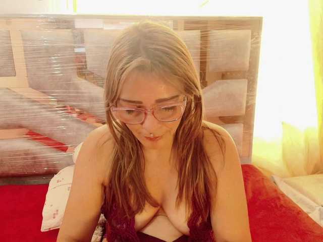 CarolMissoficial live cam on BongaCams