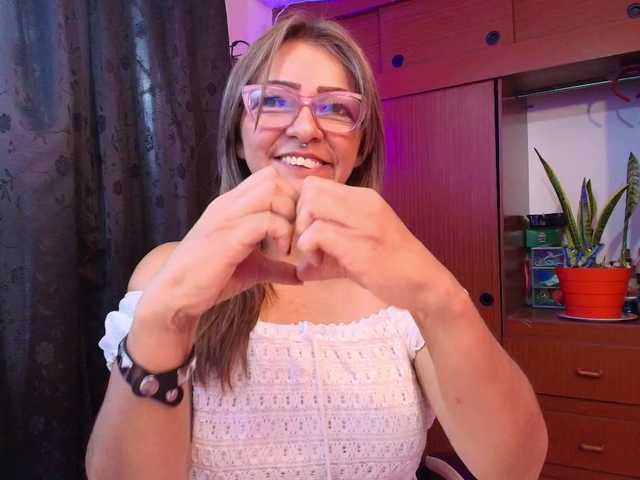 CarolMissoficial live cam on BongaCams