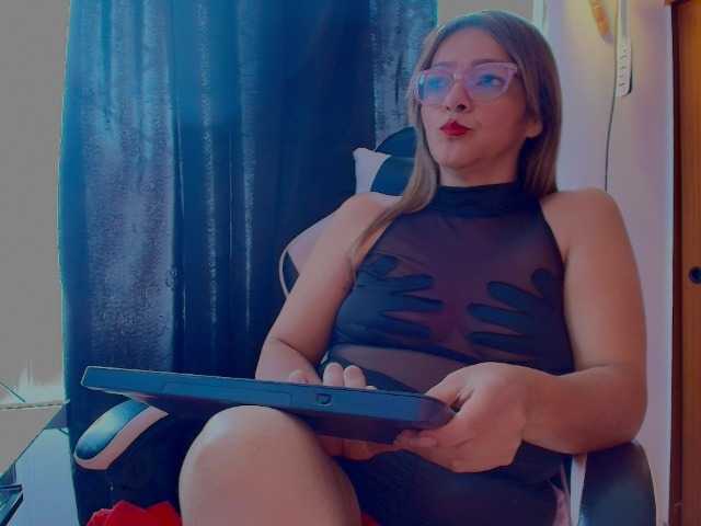 CarolMissoficial live cam on BongaCams