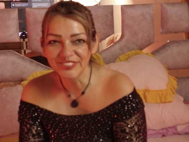 CarolMissoficial live cam on BongaCams