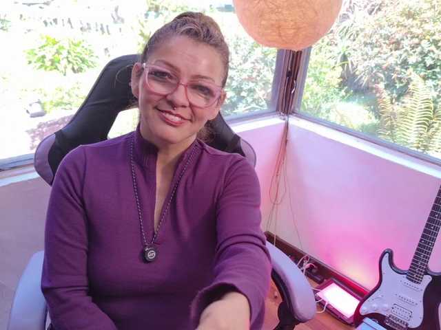 CarolMissoficial live cam preview