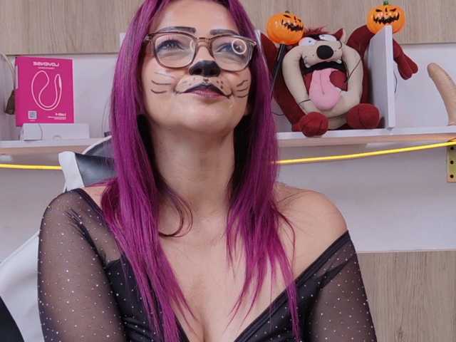 CarolMissoficial live cam on BongaCams