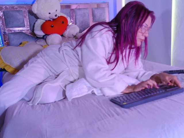 CarolMissoficial live cam on BongaCams