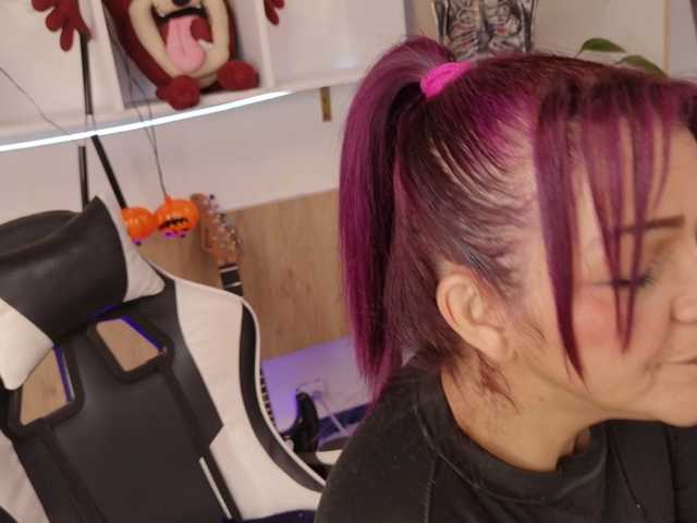 CarolMissoficial live cam on BongaCams