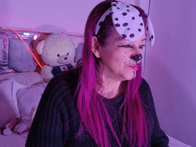 CarolMissoficial live cam on BongaCams