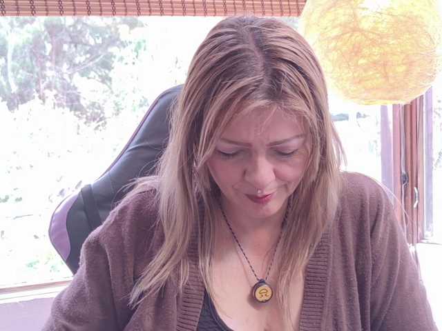 CarolMissoficial live cam on BongaCams