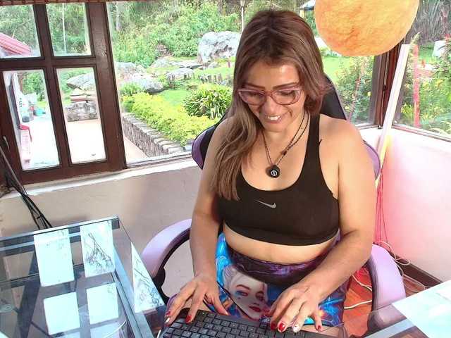 CarolMissoficial live cam on BongaCams