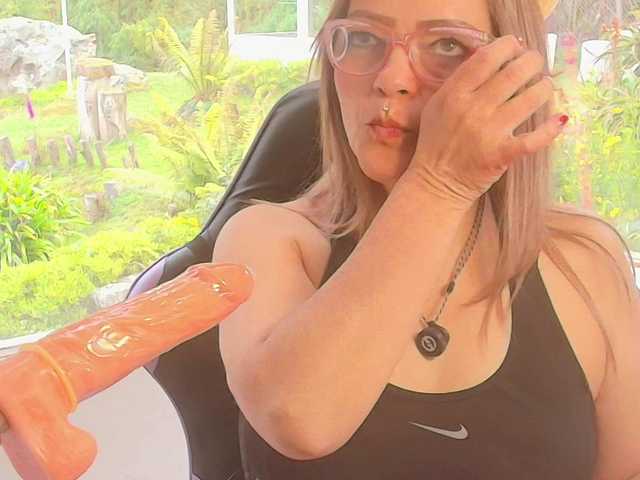 CarolMissoficial live cam on BongaCams