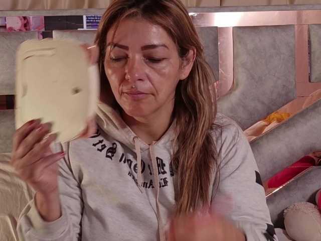 CarolMissoficial live cam preview
