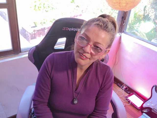 CarolMissoficial live cam preview
