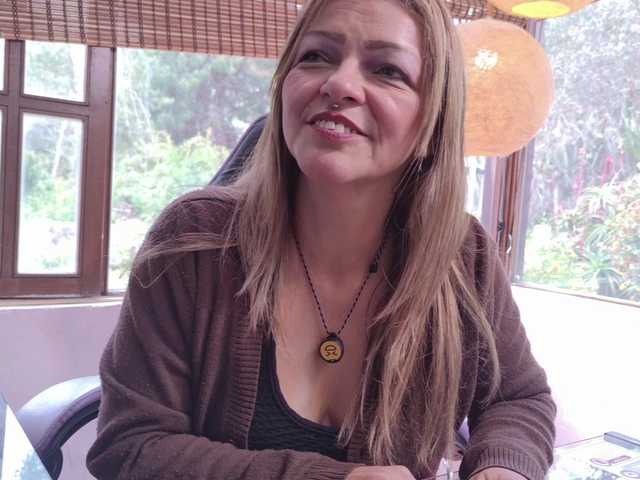 CarolMissoficial live cam preview
