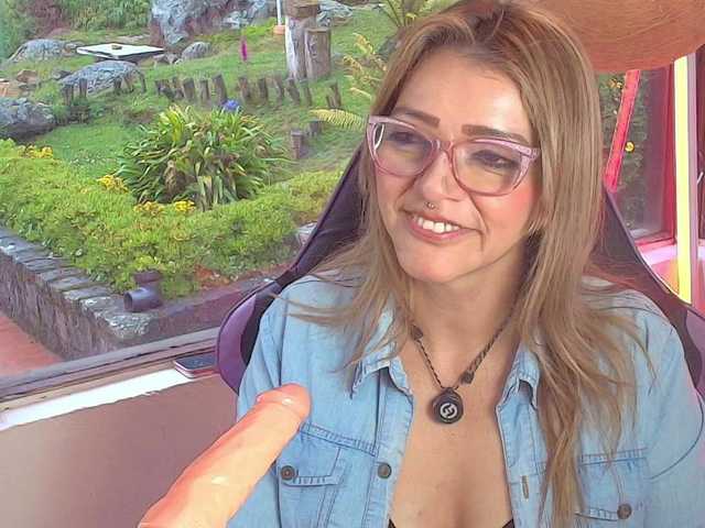 CarolMissoficial live cam on BongaCams