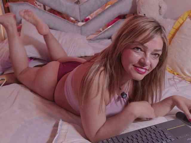 CarolMissoficial webcam