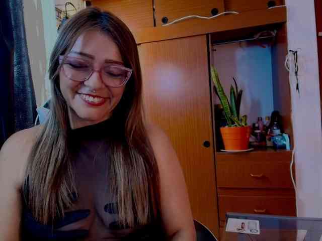 CarolMissoficial webcam