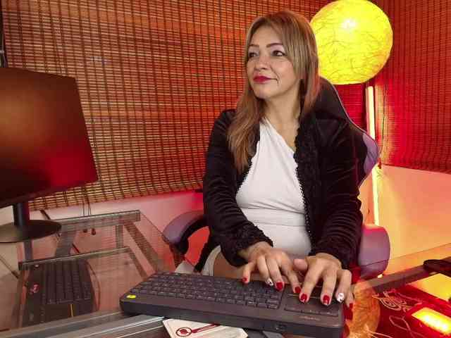 CarolMissoficial webcam
