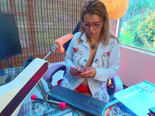 CarolMissoficial webcam