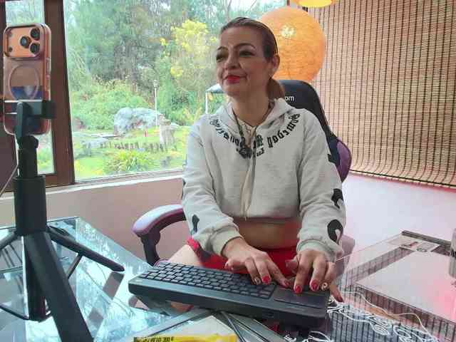 CarolMissoficial webcam