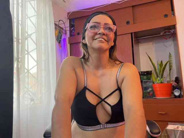 CarolMissoficial webcam