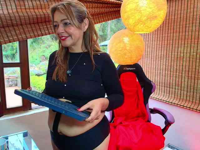 CarolMissoficial webcam