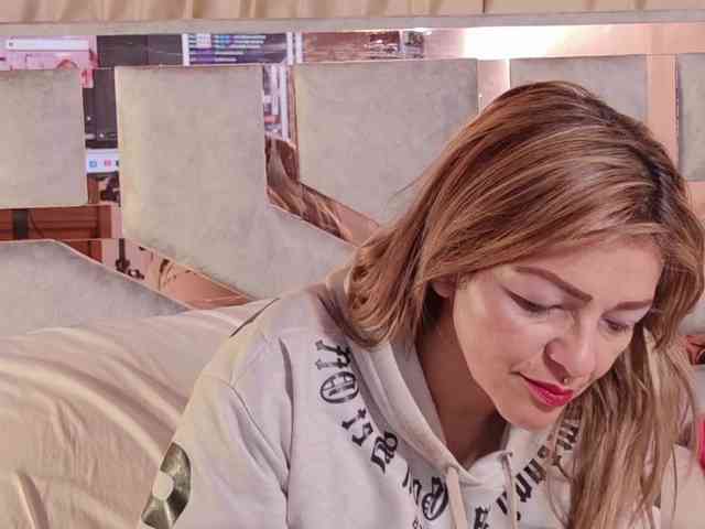 CarolMissoficial webcam