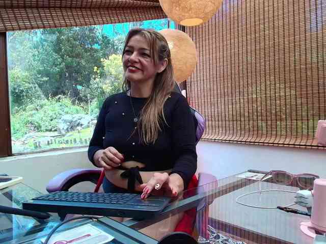 CarolMissoficial webcam
