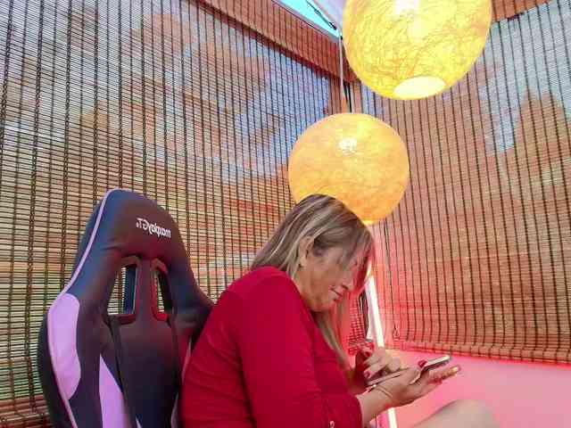 CarolMissoficial webcam