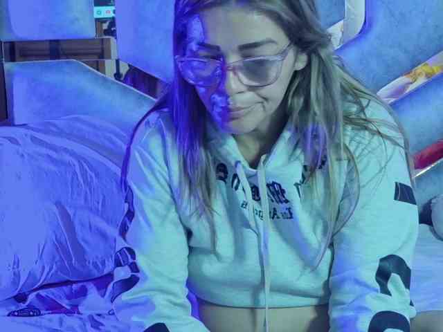 CarolMissoficial webcam