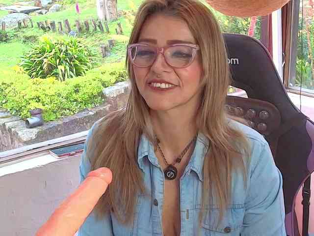 CarolMissoficial webcam