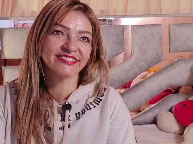 CarolMissoficial webcam