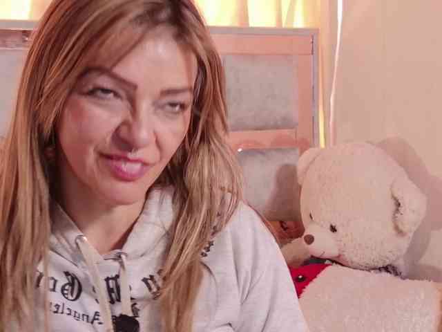 CarolMissoficial webcam