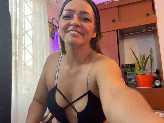 CarolMissoficial webcam