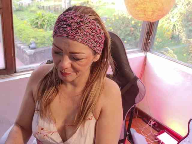 CarolMissoficial webcam