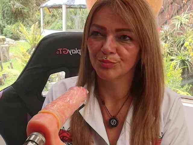 CarolMissoficial webcam