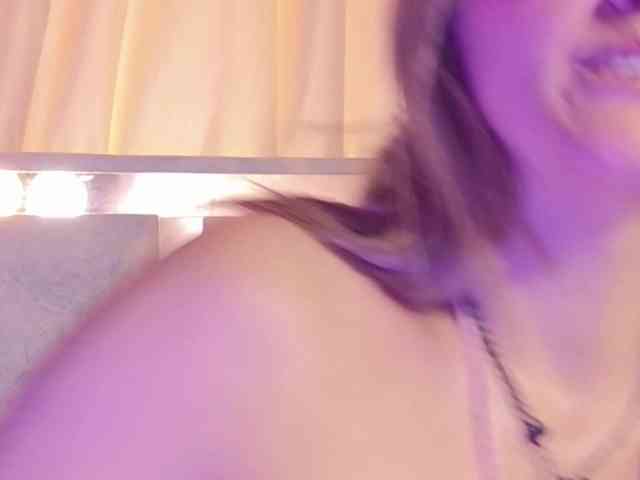 CarolMissoficial webcam
