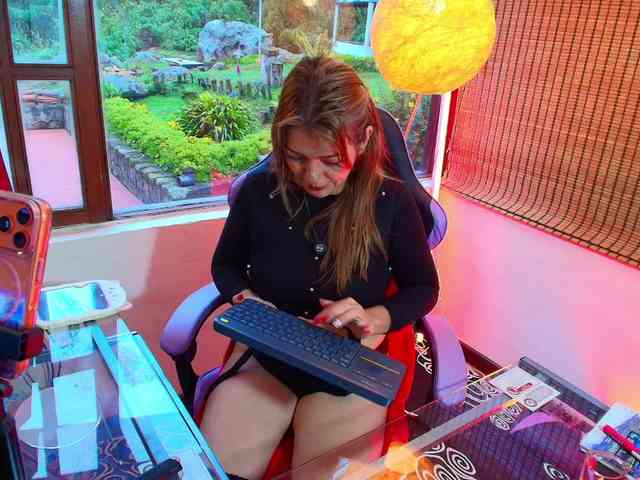 CarolMissoficial webcam