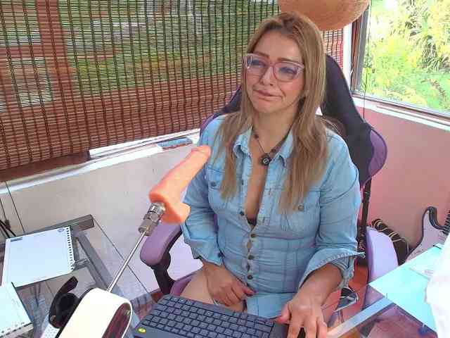 CarolMissoficial Live Webcam on BongaCams