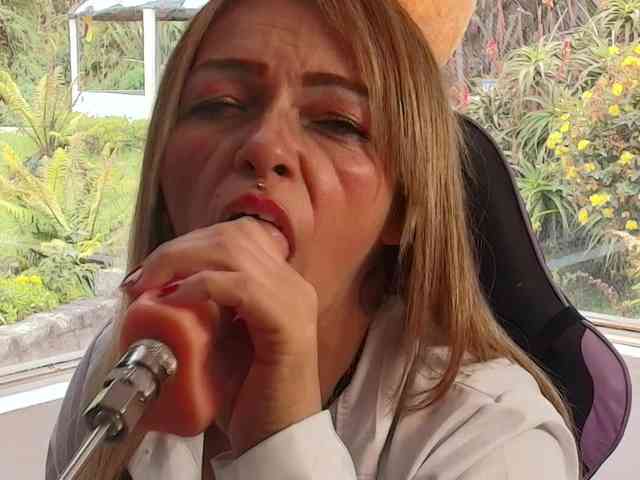CarolMissoficial webcam