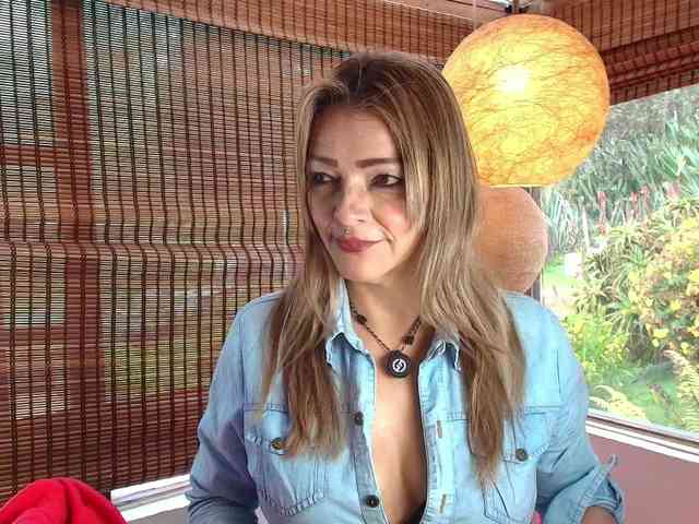 CarolMissoficial webcam