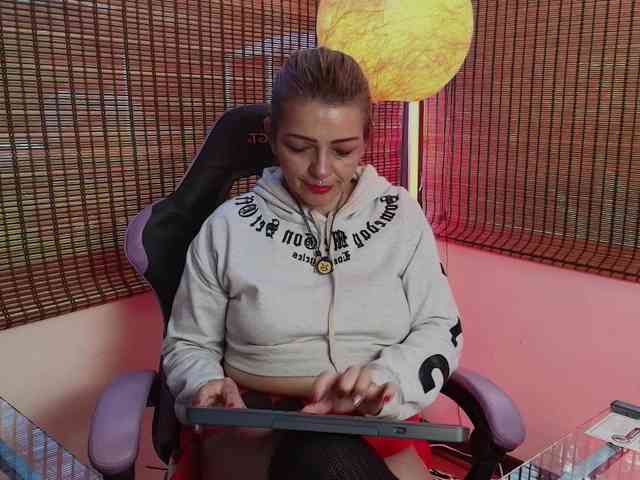 CarolMissoficial webcam